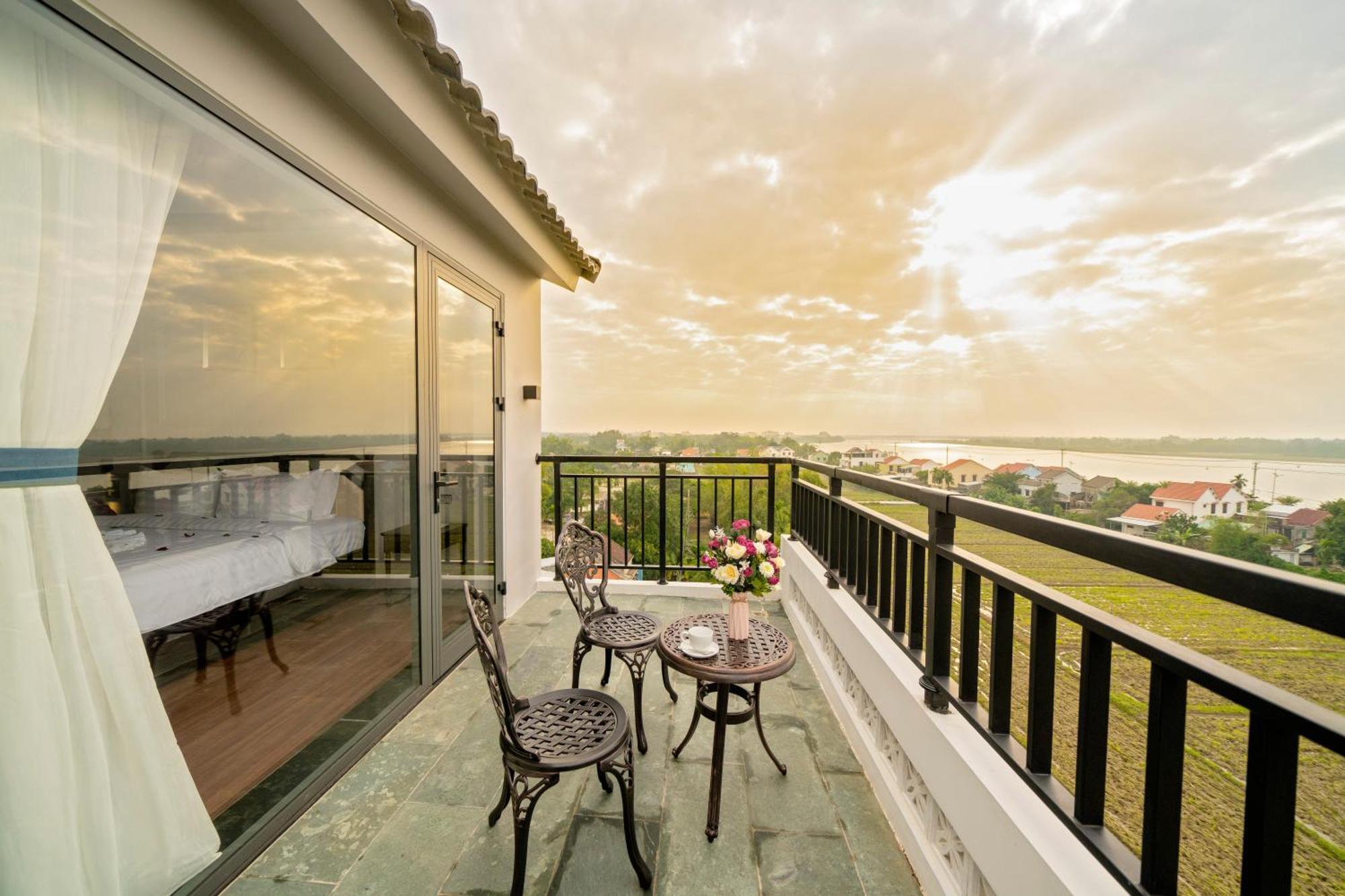 Eco Lux Riverside Hotel & Spa Hoi An Exterior photo