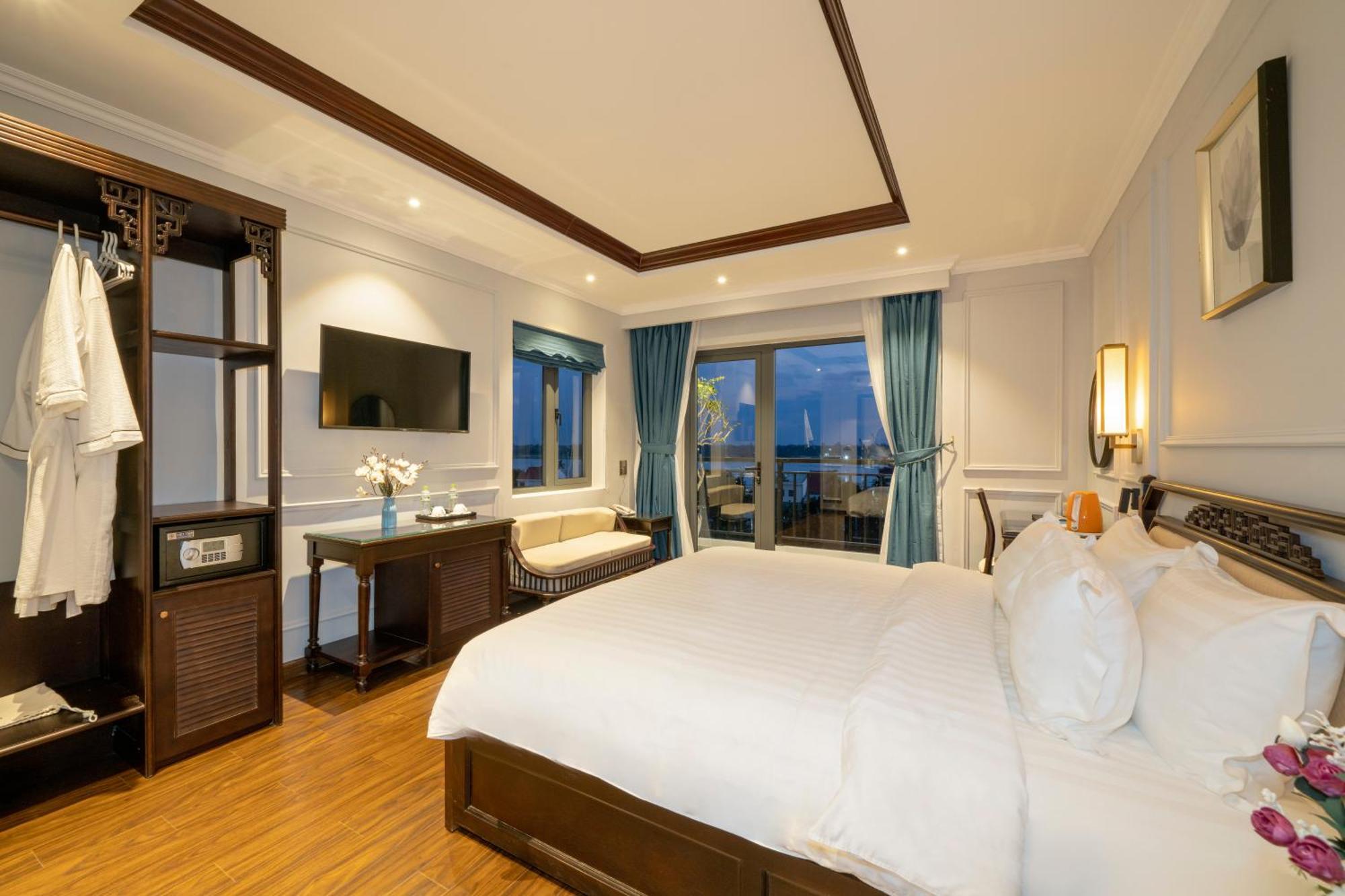 Eco Lux Riverside Hotel & Spa Hoi An Exterior photo