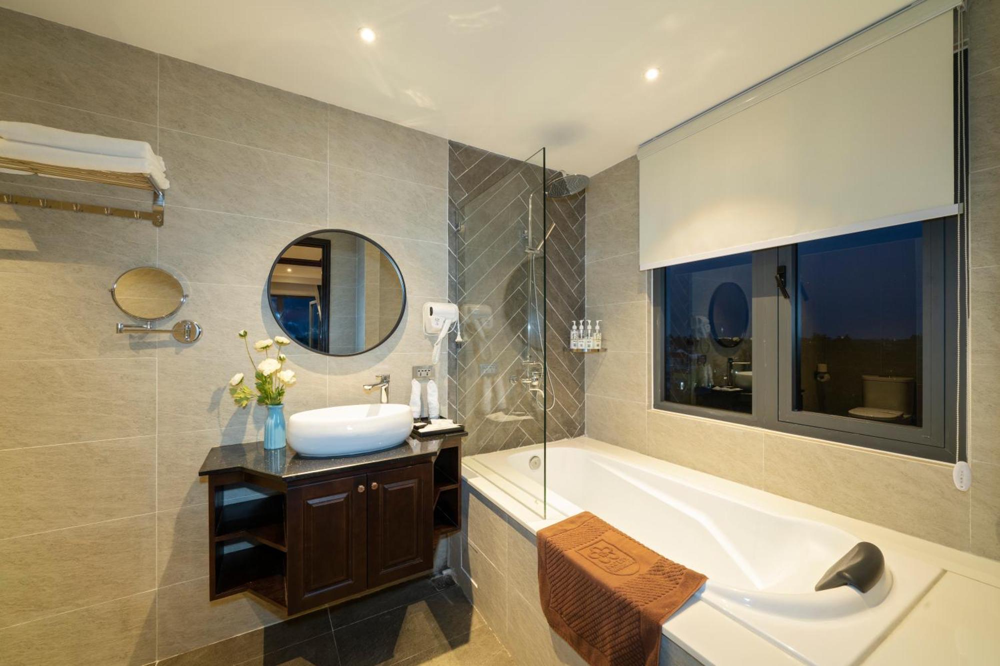 Eco Lux Riverside Hotel & Spa Hoi An Exterior photo